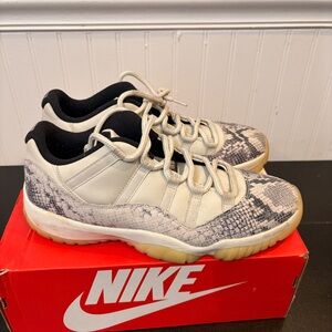 Air Jordan 11 Retro Low Light Bone Snakeskin Size 12